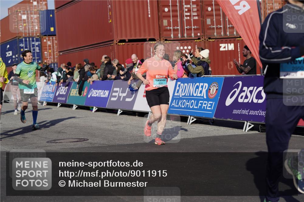 03.10.2025 - Köhlbrandbrückenlauf Michael Burmester http://msf.ph/oto/9011915 03.10.2025 10:12:28 Ziel 1362, 1438, 1439, 1487, 1662, 2950, 3210, 3315, 3781 meine-sportfotos.de
