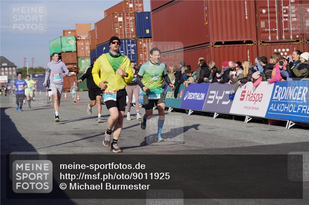 03.10.2025 - Köhlbrandbrückenlauf Michael Burmester http://msf.ph/oto/9011925 03.10.2025 10:12:29 Ziel 1362, 1487, 1662, 1865, 2950, 3210, 3315, 3781 meine-sportfotos.de