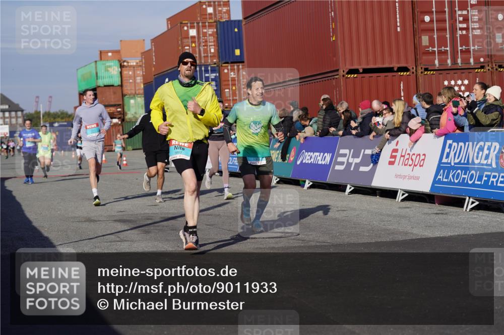 03.10.2025 - Köhlbrandbrückenlauf Michael Burmester http://msf.ph/oto/9011933 03.10.2025 10:12:29 Ziel 1362, 1487, 1662, 1865, 2950, 3210, 3315, 3781 meine-sportfotos.de