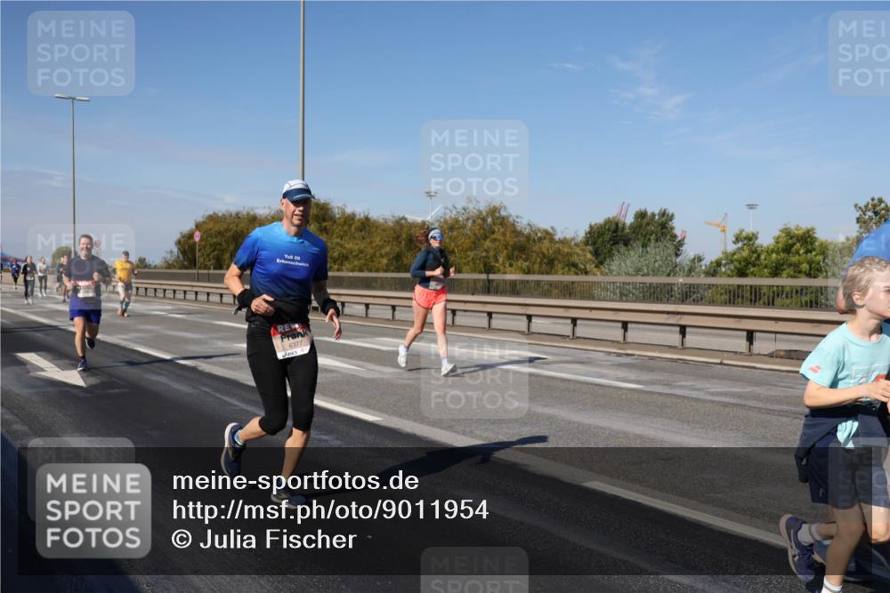 03.10.2025 - Köhlbrandbrückenlauf Julia Fischer http://msf.ph/oto/9011954 03.10.2025 13:01:18 Position 3 09, 16377 meine-sportfotos.de