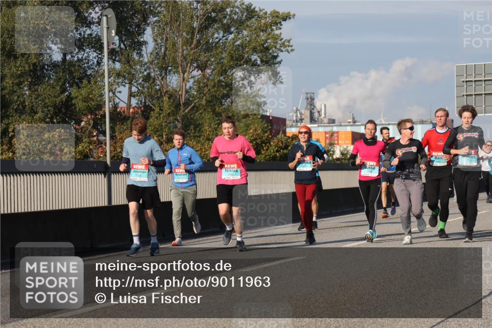 03.10.2025 - Köhlbrandbrückenlauf Luisa Fischer http://msf.ph/oto/9011963 03.10.2025 10:54:43 Position 3 3010, 1670, 1355, 1755, 1753 meine-sportfotos.de