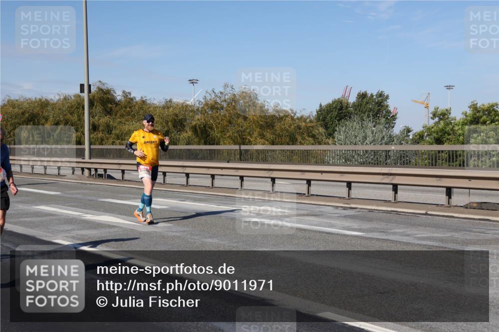 03.10.2025 - Köhlbrandbrückenlauf Julia Fischer http://msf.ph/oto/9011971 03.10.2025 13:01:23 Position 3  meine-sportfotos.de