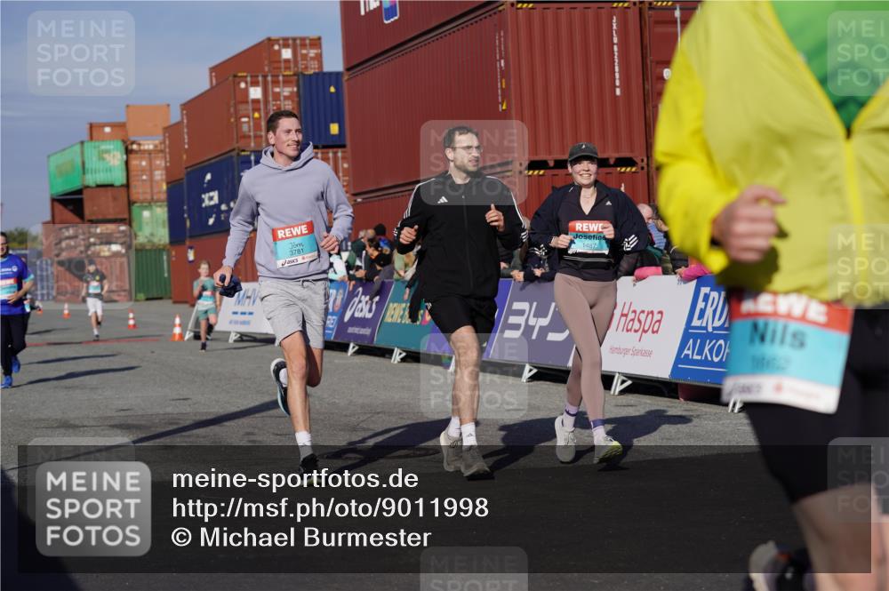 03.10.2025 - Köhlbrandbrückenlauf Michael Burmester http://msf.ph/oto/9011998 03.10.2025 10:12:32 Ziel 1259, 1362, 1487, 1662, 1806, 1865, 2950, 3210, 3315, 3781 meine-sportfotos.de
