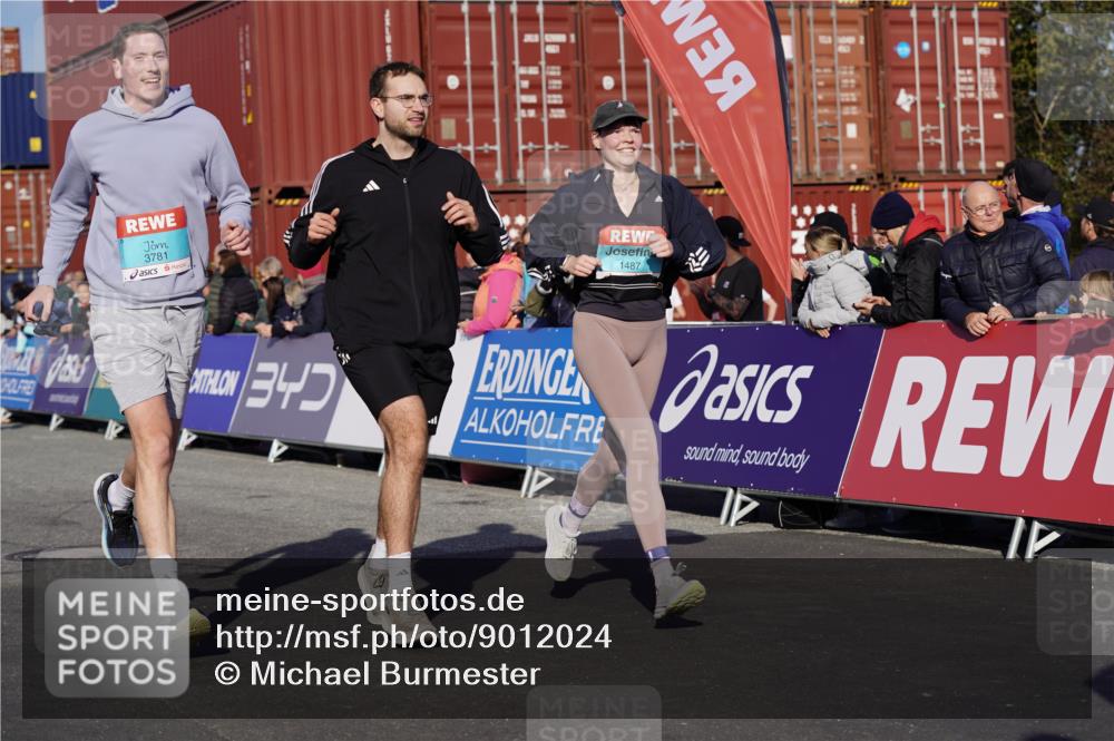 03.10.2025 - Köhlbrandbrückenlauf Michael Burmester http://msf.ph/oto/9012024 03.10.2025 10:12:32 Ziel 1259, 1362, 1487, 1662, 1806, 1865, 2950, 3210, 3315, 3781 meine-sportfotos.de