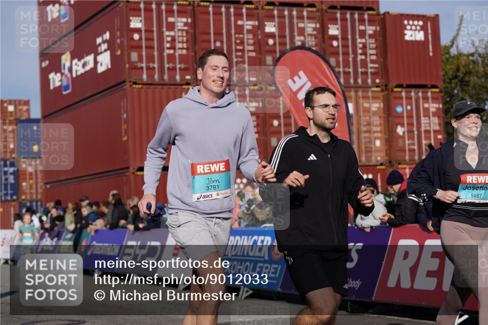 03.10.2025 - Köhlbrandbrückenlauf Michael Burmester http://msf.ph/oto/9012033 03.10.2025 10:12:33 Ziel 1259, 1362, 1487, 1662, 1806, 1865, 2098, 3210, 3315, 3781 meine-sportfotos.de