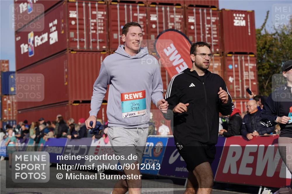 03.10.2025 - Köhlbrandbrückenlauf Michael Burmester http://msf.ph/oto/9012043 03.10.2025 10:12:33 Ziel 1259, 1362, 1487, 1662, 1806, 1865, 2098, 3210, 3315, 3781 meine-sportfotos.de
