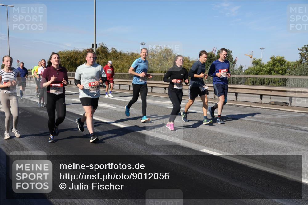 03.10.2025 - Köhlbrandbrückenlauf Julia Fischer http://msf.ph/oto/9012056 03.10.2025 13:01:37 Position 3 4473, 4472 meine-sportfotos.de