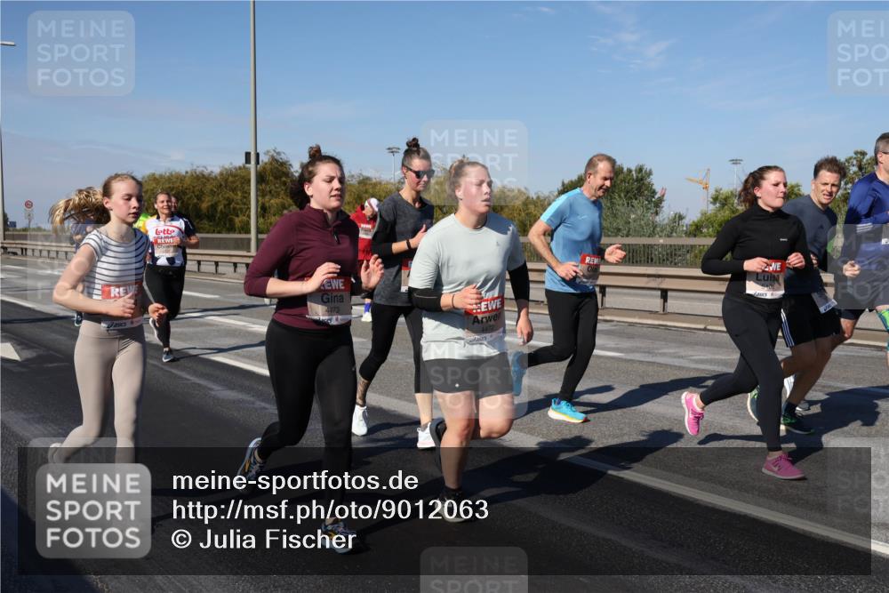 03.10.2025 - Köhlbrandbrückenlauf Julia Fischer http://msf.ph/oto/9012063 03.10.2025 13:01:38 Position 3 4473, 4472 meine-sportfotos.de