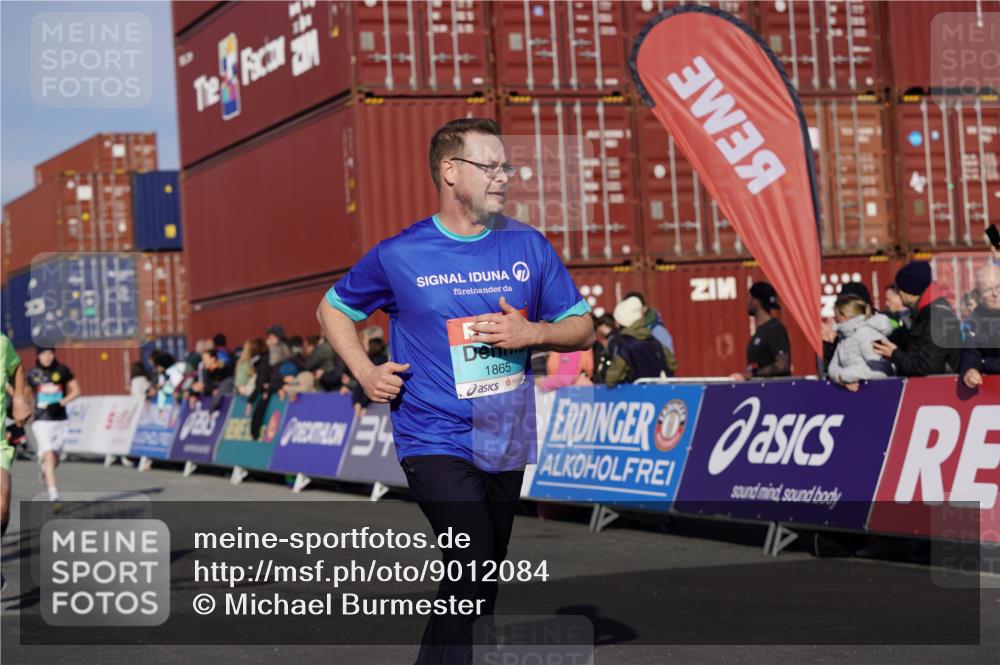 03.10.2025 - Köhlbrandbrückenlauf Michael Burmester http://msf.ph/oto/9012084 03.10.2025 10:12:36 Ziel 1259, 1392, 1487, 1491, 1806, 1865, 1877, 2098, 3315, 3643, 3781 meine-sportfotos.de