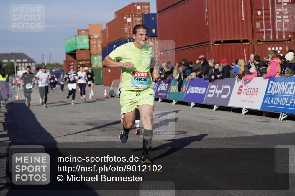 03.10.2025 - Köhlbrandbrückenlauf Michael Burmester http://msf.ph/oto/9012102 03.10.2025 10:12:37 Ziel 1259, 1387, 1392, 1487, 1491, 1806, 1865, 1877, 1909, 2098, 3315, 3643, 3781 meine-sportfotos.de
