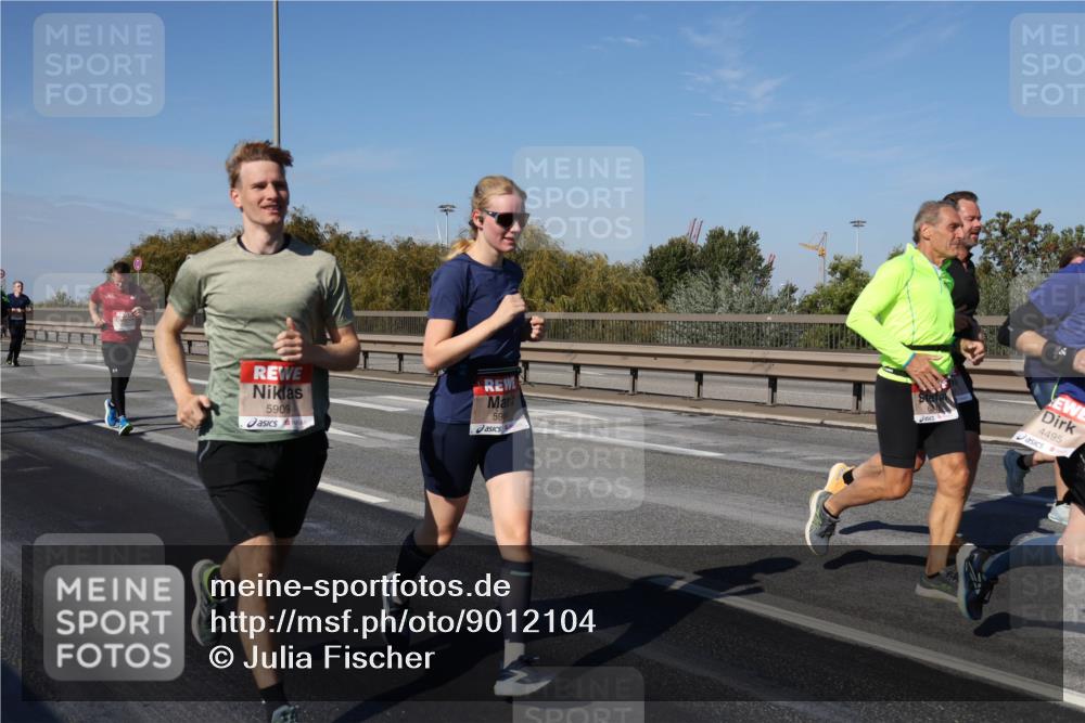 03.10.2025 - Köhlbrandbrückenlauf Julia Fischer http://msf.ph/oto/9012104 03.10.2025 13:01:42 Position 3 5909, 5906, 4495 meine-sportfotos.de