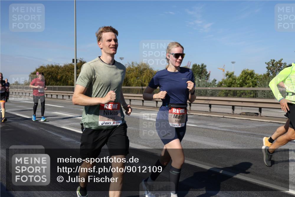 03.10.2025 - Köhlbrandbrückenlauf Julia Fischer http://msf.ph/oto/9012109 03.10.2025 13:01:43 Position 3 5909, 5906 meine-sportfotos.de