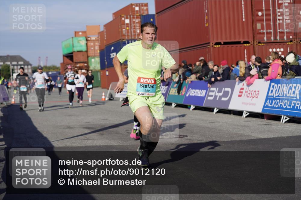 03.10.2025 - Köhlbrandbrückenlauf Michael Burmester http://msf.ph/oto/9012120 03.10.2025 10:12:38 Ziel 1259, 1387, 1392, 1487, 1491, 1806, 1865, 1877, 1909, 1933, 2098, 3315, 3643, 3781 meine-sportfotos.de