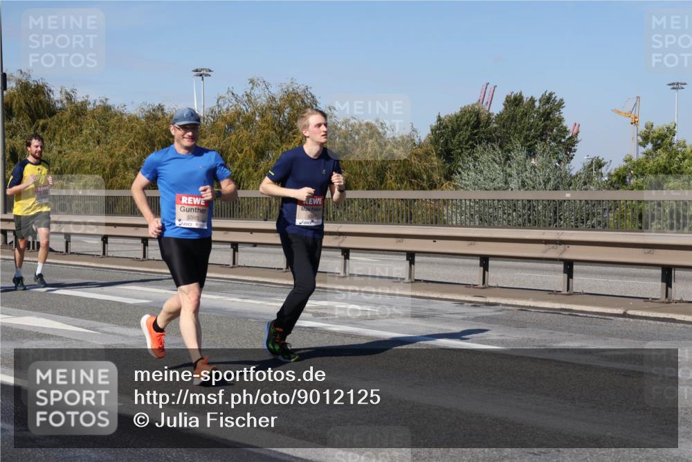 03.10.2025 - Köhlbrandbrückenlauf Julia Fischer http://msf.ph/oto/9012125 03.10.2025 13:01:49 Position 3 5385, 5386 meine-sportfotos.de