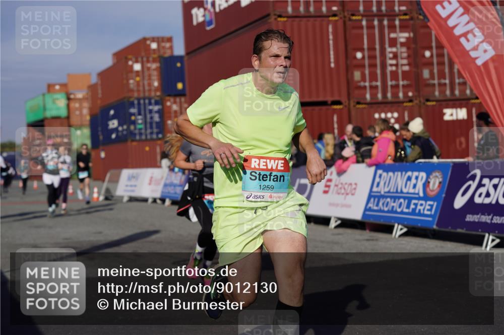 03.10.2025 - Köhlbrandbrückenlauf Michael Burmester http://msf.ph/oto/9012130 03.10.2025 10:12:38 Ziel 1259, 1387, 1392, 1487, 1491, 1806, 1865, 1877, 1909, 1933, 2098, 3315, 3643, 3781 meine-sportfotos.de