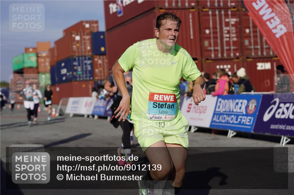 03.10.2025 - Köhlbrandbrückenlauf Michael Burmester http://msf.ph/oto/9012139 03.10.2025 10:12:38 Ziel 1259, 1387, 1392, 1487, 1491, 1806, 1865, 1877, 1909, 1933, 2098, 3315, 3643, 3781 meine-sportfotos.de