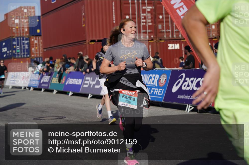 03.10.2025 - Köhlbrandbrückenlauf Michael Burmester http://msf.ph/oto/9012159 03.10.2025 10:12:39 Ziel 1259, 1387, 1392, 1491, 1806, 1865, 1877, 1909, 1933, 2098, 3643 meine-sportfotos.de