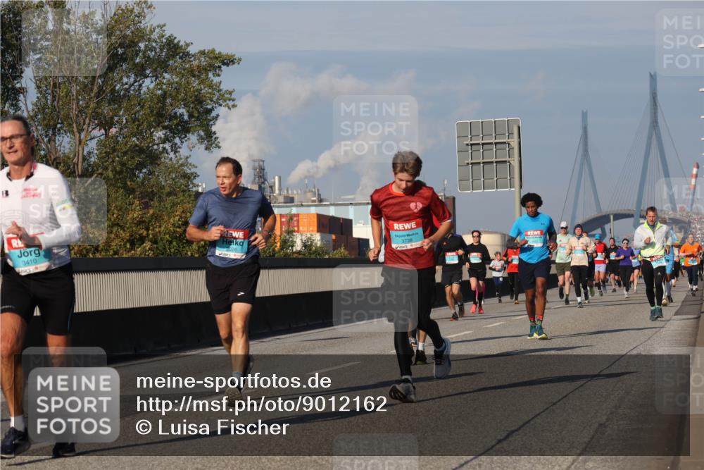 03.10.2025 - Köhlbrandbrückenlauf Luisa Fischer http://msf.ph/oto/9012162 03.10.2025 10:55:01 Position 3 13, 3410, 2026, 3738 meine-sportfotos.de