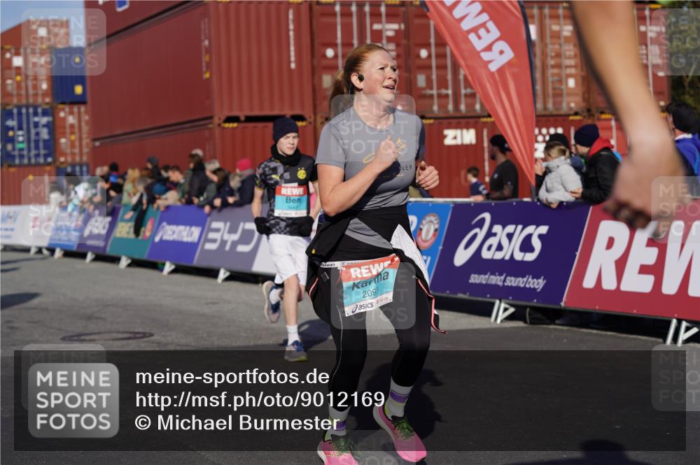 03.10.2025 - Köhlbrandbrückenlauf Michael Burmester http://msf.ph/oto/9012169 03.10.2025 10:12:39 Ziel 1259, 1387, 1392, 1491, 1806, 1865, 1877, 1909, 1933, 2098, 3643 meine-sportfotos.de