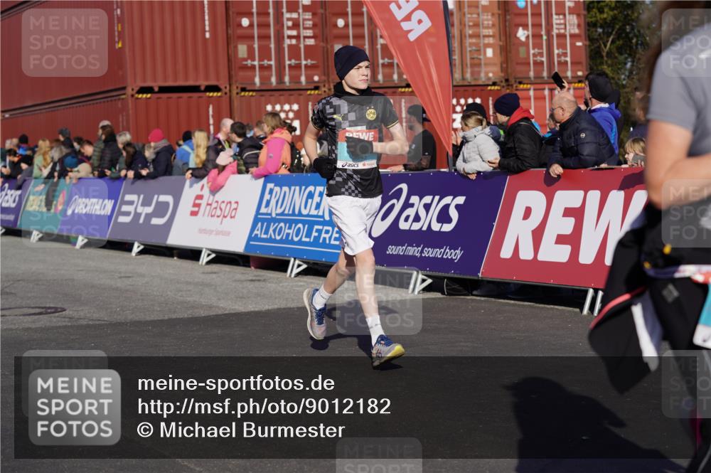 03.10.2025 - Köhlbrandbrückenlauf Michael Burmester http://msf.ph/oto/9012182 03.10.2025 10:12:40 Ziel 1259, 1387, 1392, 1491, 1806, 1865, 1877, 1909, 1933, 2098, 3643 meine-sportfotos.de