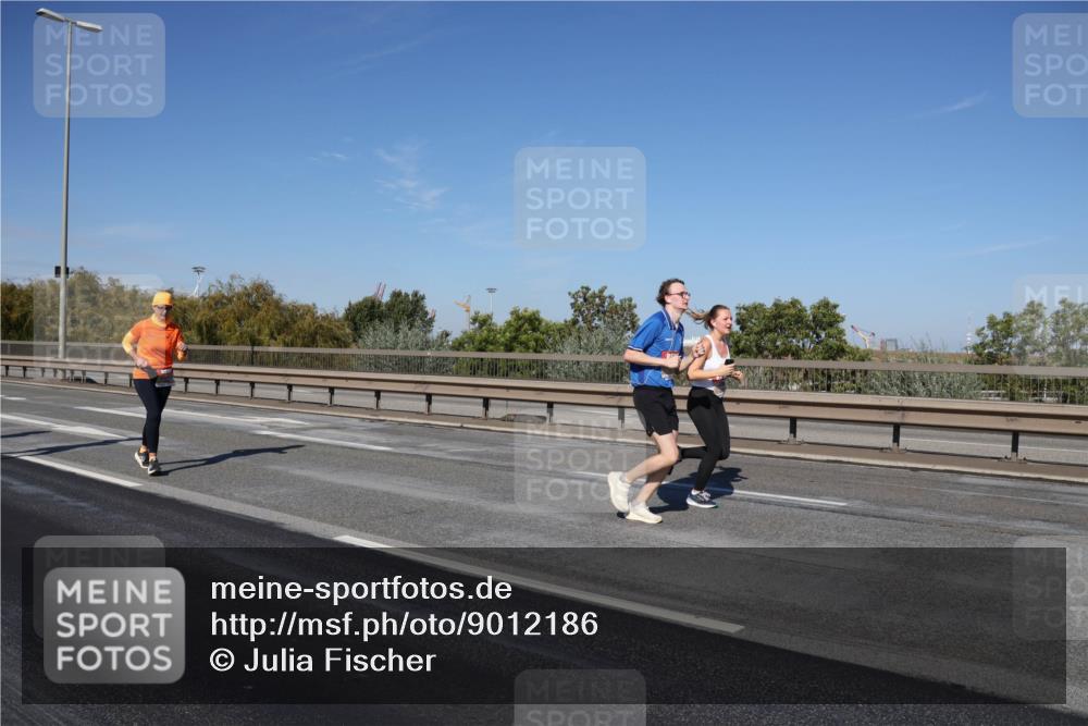03.10.2025 - Köhlbrandbrückenlauf Julia Fischer http://msf.ph/oto/9012186 03.10.2025 13:02:03 Position 3  meine-sportfotos.de
