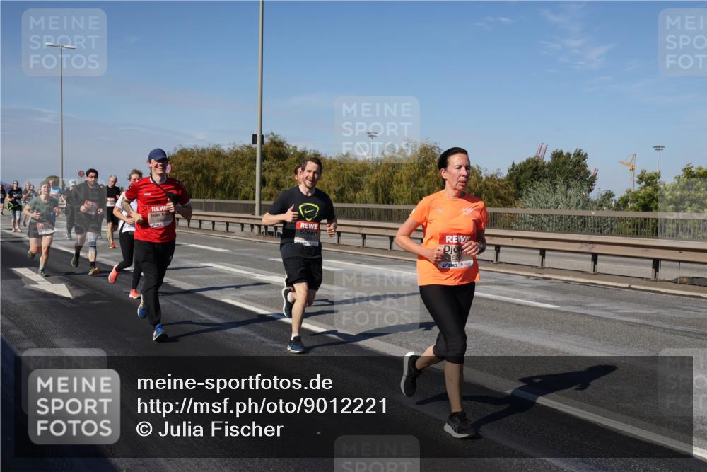 03.10.2025 - Köhlbrandbrückenlauf Julia Fischer http://msf.ph/oto/9012221 03.10.2025 13:02:14 Position 3 52 meine-sportfotos.de