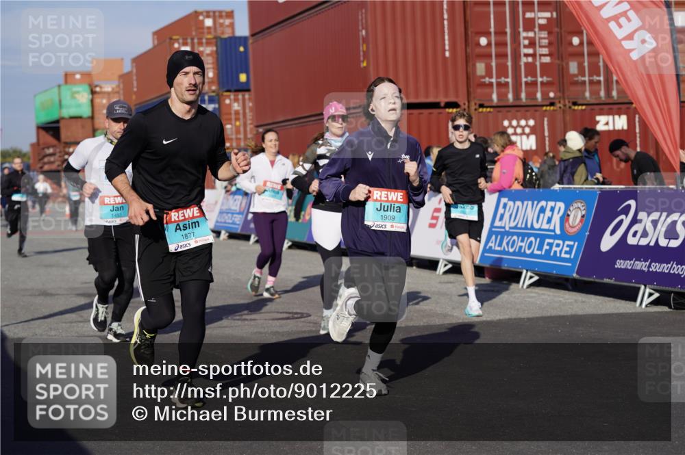 03.10.2025 - Köhlbrandbrückenlauf Michael Burmester http://msf.ph/oto/9012225 03.10.2025 10:12:43 Ziel 1387, 1392, 1491, 1535, 1806, 1877, 1909, 1933, 2098, 3643 meine-sportfotos.de