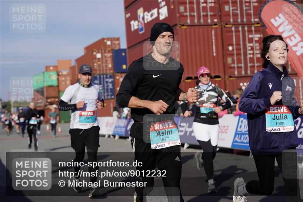 03.10.2025 - Köhlbrandbrückenlauf Michael Burmester http://msf.ph/oto/9012232 03.10.2025 10:12:43 Ziel 1387, 1392, 1491, 1535, 1806, 1877, 1909, 1933, 2098, 3643 meine-sportfotos.de