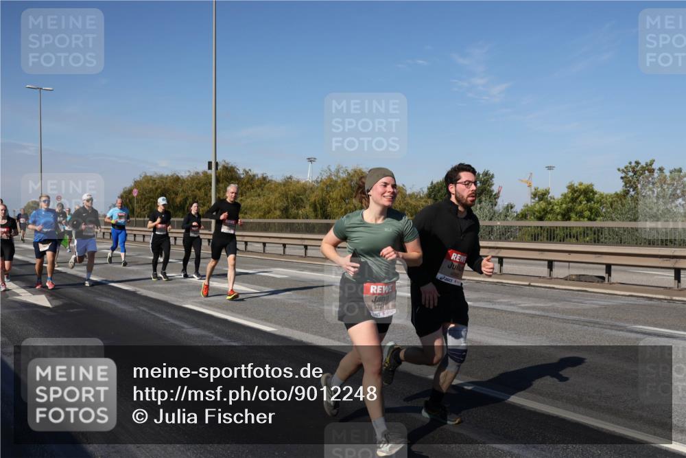 03.10.2025 - Köhlbrandbrückenlauf Julia Fischer http://msf.ph/oto/9012248 03.10.2025 13:02:18 Position 3 4727 meine-sportfotos.de