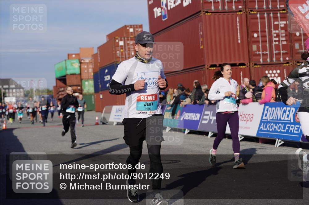 03.10.2025 - Köhlbrandbrückenlauf Michael Burmester http://msf.ph/oto/9012249 03.10.2025 10:12:44 Ziel 1387, 1392, 1491, 1535, 1806, 1877, 1909, 1933, 2098, 2799, 3643 meine-sportfotos.de