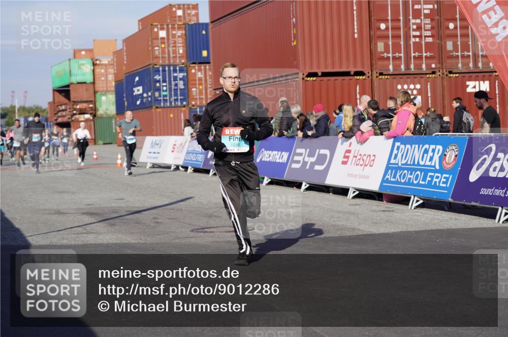 03.10.2025 - Köhlbrandbrückenlauf Michael Burmester http://msf.ph/oto/9012286 03.10.2025 10:12:46 Ziel 1387, 1392, 1491, 1535, 1877, 1909, 1933, 2799, 3643, 3680 meine-sportfotos.de