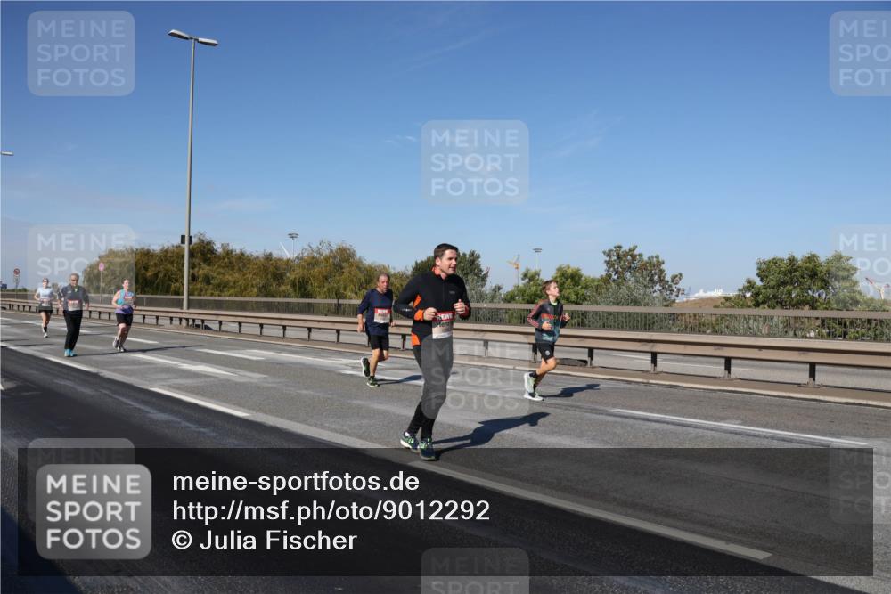 03.10.2025 - Köhlbrandbrückenlauf Julia Fischer http://msf.ph/oto/9012292 03.10.2025 13:02:29 Position 3  meine-sportfotos.de