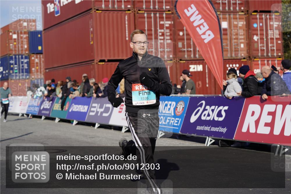 03.10.2025 - Köhlbrandbrückenlauf Michael Burmester http://msf.ph/oto/9012303 03.10.2025 10:12:46 Ziel 1387, 1392, 1491, 1535, 1877, 1909, 1933, 2799, 3643, 3680 meine-sportfotos.de