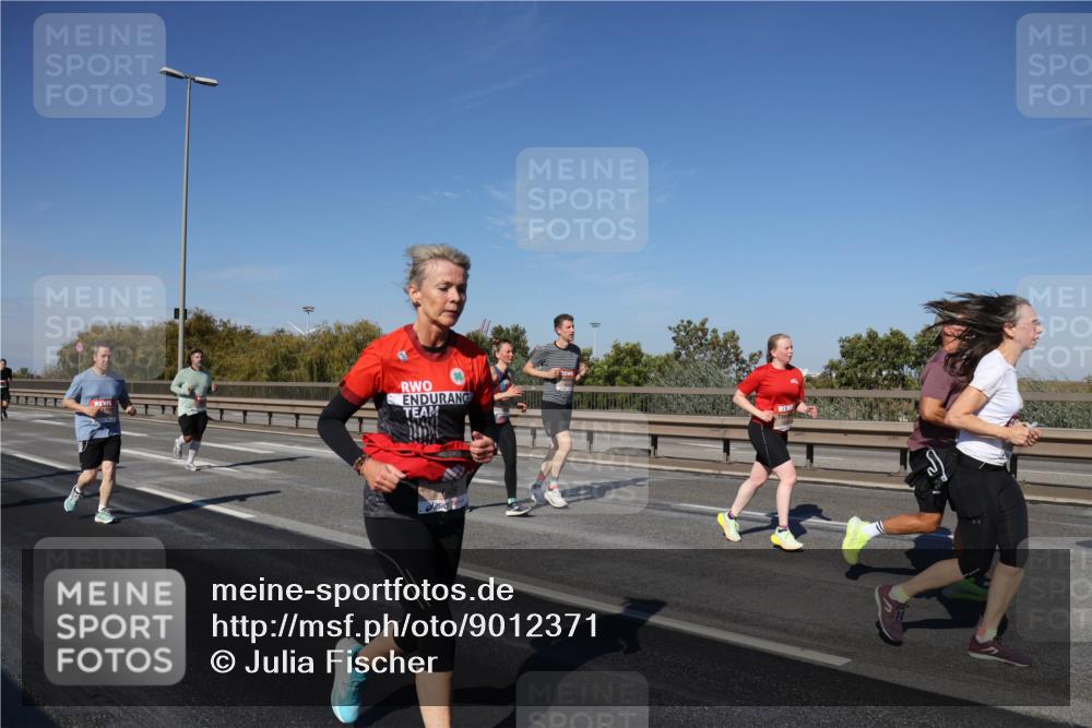 03.10.2025 - Köhlbrandbrückenlauf Julia Fischer http://msf.ph/oto/9012371 03.10.2025 13:02:49 Position 3  meine-sportfotos.de