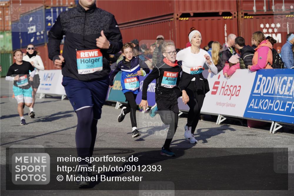 03.10.2025 - Köhlbrandbrückenlauf Michael Burmester http://msf.ph/oto/9012393 03.10.2025 10:12:52 Ziel 1015, 1331, 1469, 1535, 1632, 1685, 2799, 3075, 3381, 3549, 3550, 3615, 3648, 3680, 3723 meine-sportfotos.de