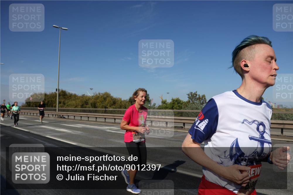 03.10.2025 - Köhlbrandbrückenlauf Julia Fischer http://msf.ph/oto/9012397 03.10.2025 13:02:52 Position 3 6649 meine-sportfotos.de