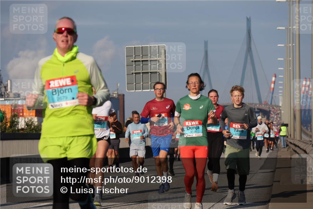 03.10.2025 - Köhlbrandbrückenlauf Luisa Fischer http://msf.ph/oto/9012398 03.10.2025 10:55:24 Position 3 2679, 1401, 3709, 3707 meine-sportfotos.de