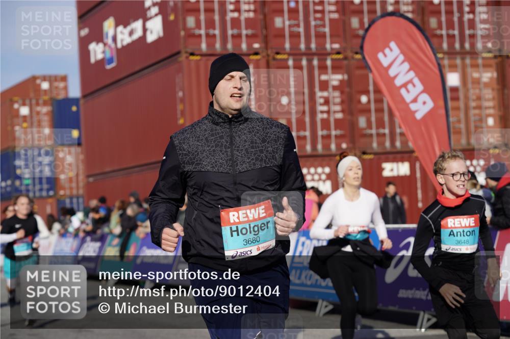 03.10.2025 - Köhlbrandbrückenlauf Michael Burmester http://msf.ph/oto/9012404 03.10.2025 10:12:53 Ziel 1015, 1331, 1469, 1470, 1521, 1535, 1632, 1685, 2006, 2799, 3075, 3381, 3395, 3549, 3550, 3615, 3648, 3680, 3723 meine-sportfotos.de