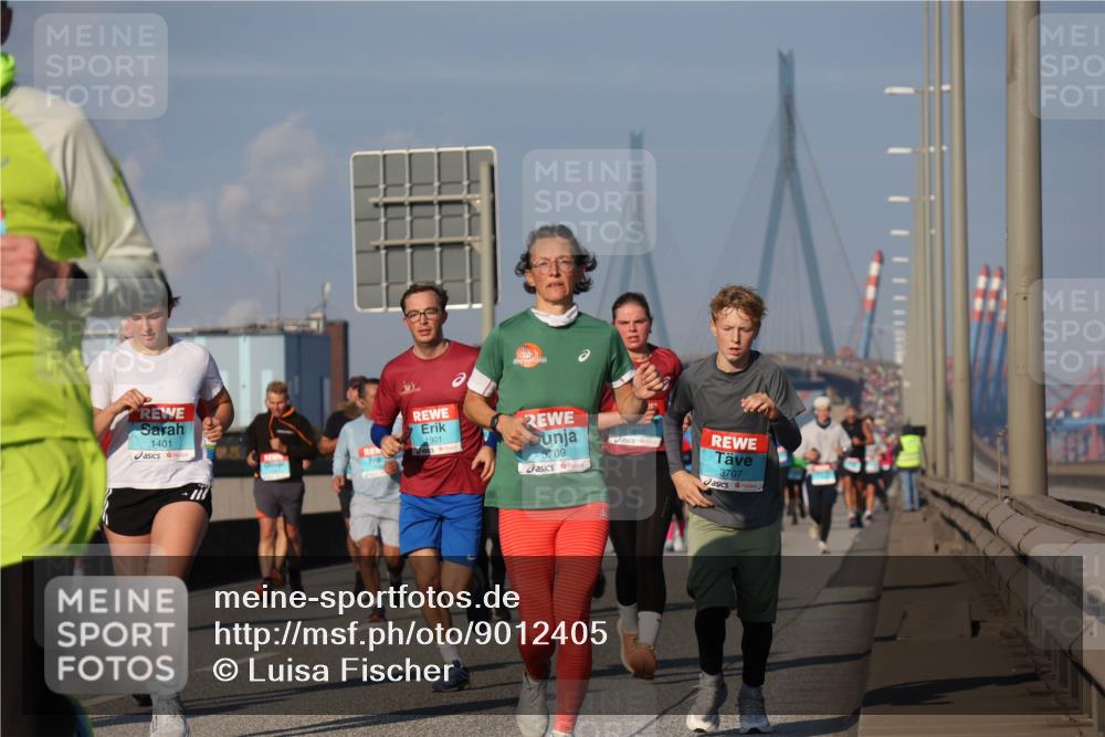 03.10.2025 - Köhlbrandbrückenlauf Luisa Fischer http://msf.ph/oto/9012405 03.10.2025 10:55:25 Position 3 1401, 1901, 2908, 70, 3709, 3707 meine-sportfotos.de