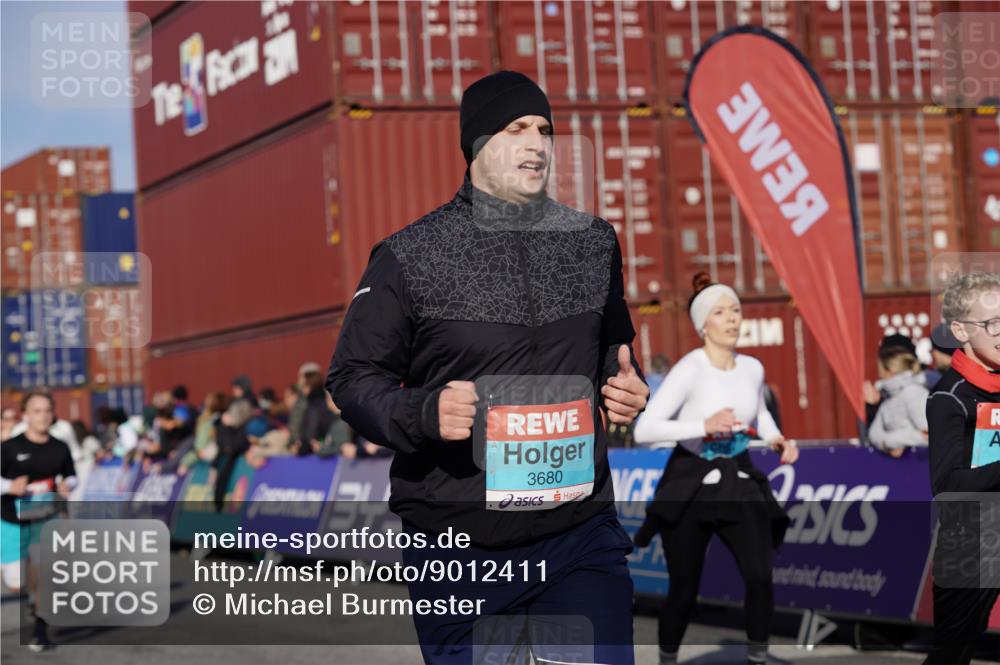 03.10.2025 - Köhlbrandbrückenlauf Michael Burmester http://msf.ph/oto/9012411 03.10.2025 10:12:53 Ziel 1015, 1331, 1469, 1470, 1521, 1535, 1632, 1685, 2006, 2799, 3075, 3381, 3395, 3549, 3550, 3615, 3648, 3680, 3723 meine-sportfotos.de
