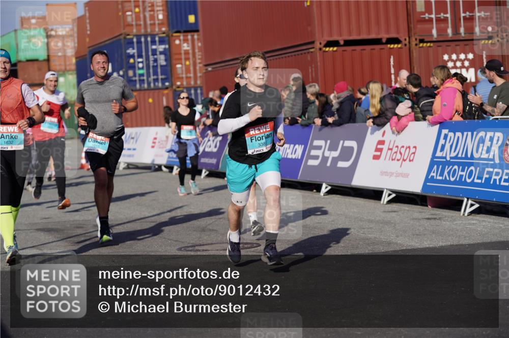 03.10.2025 - Köhlbrandbrückenlauf Michael Burmester http://msf.ph/oto/9012432 03.10.2025 10:12:54 Ziel 1015, 1327, 1331, 1469, 1470, 1521, 1535, 1603, 1632, 1685, 2006, 2686, 2799, 3075, 3166, 3381, 3395, 3549, 3550, 3615, 3648, 3680, 3723 meine-sportfotos.de