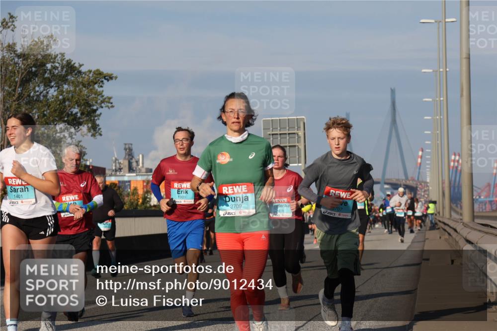 03.10.2025 - Köhlbrandbrückenlauf Luisa Fischer http://msf.ph/oto/9012434 03.10.2025 10:55:27 Position 3 1401, 1901, 3709, 818, 55707 meine-sportfotos.de