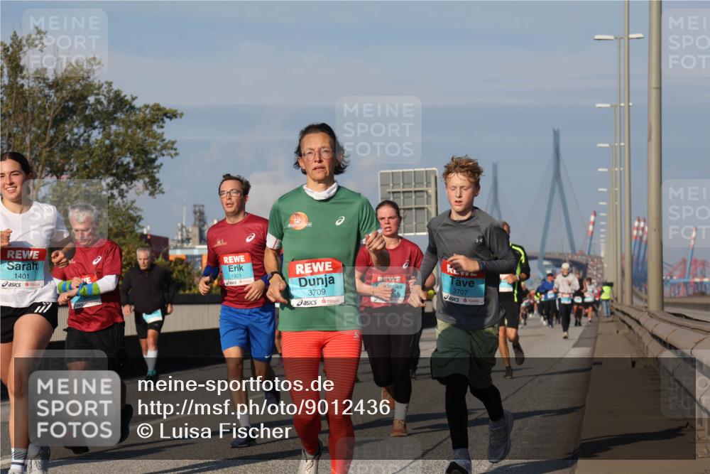03.10.2025 - Köhlbrandbrückenlauf Luisa Fischer http://msf.ph/oto/9012436 03.10.2025 10:55:28 Position 3 1401, 1901, 3709, 3707 meine-sportfotos.de