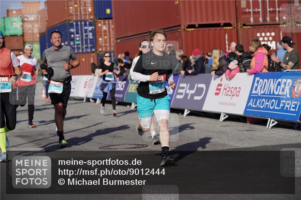 03.10.2025 - Köhlbrandbrückenlauf Michael Burmester http://msf.ph/oto/9012444 03.10.2025 10:12:54 Ziel 1015, 1327, 1331, 1469, 1470, 1521, 1535, 1603, 1632, 1685, 2006, 2686, 2799, 3075, 3166, 3381, 3395, 3549, 3550, 3615, 3648, 3680, 3723 meine-sportfotos.de