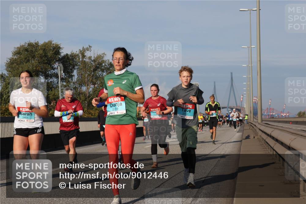 03.10.2025 - Köhlbrandbrückenlauf Luisa Fischer http://msf.ph/oto/9012446 03.10.2025 10:55:29 Position 3 1401, 3709, 1818, 3707 meine-sportfotos.de