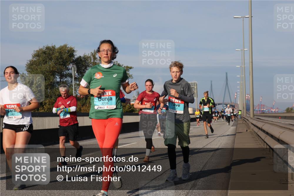 03.10.2025 - Köhlbrandbrückenlauf Luisa Fischer http://msf.ph/oto/9012449 03.10.2025 10:55:29 Position 3 1401, 3709, 3707 meine-sportfotos.de
