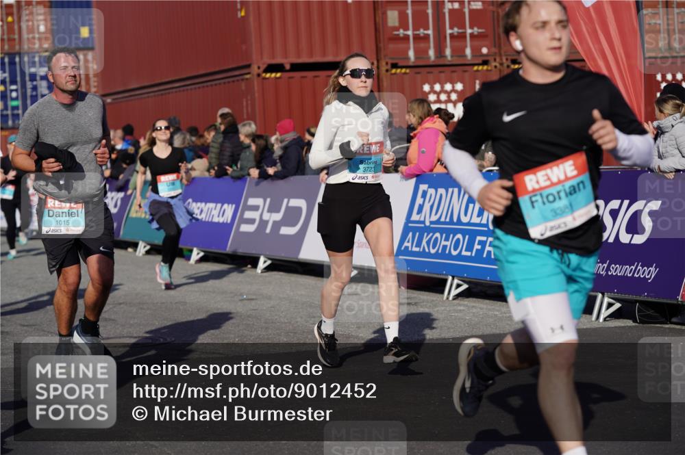 03.10.2025 - Köhlbrandbrückenlauf Michael Burmester http://msf.ph/oto/9012452 03.10.2025 10:12:55 Ziel 1015, 1327, 1331, 1469, 1470, 1521, 1603, 1632, 1685, 2006, 2686, 2799, 3075, 3157, 3166, 3381, 3395, 3549, 3550, 3615, 3648, 3680, 3723 meine-sportfotos.de