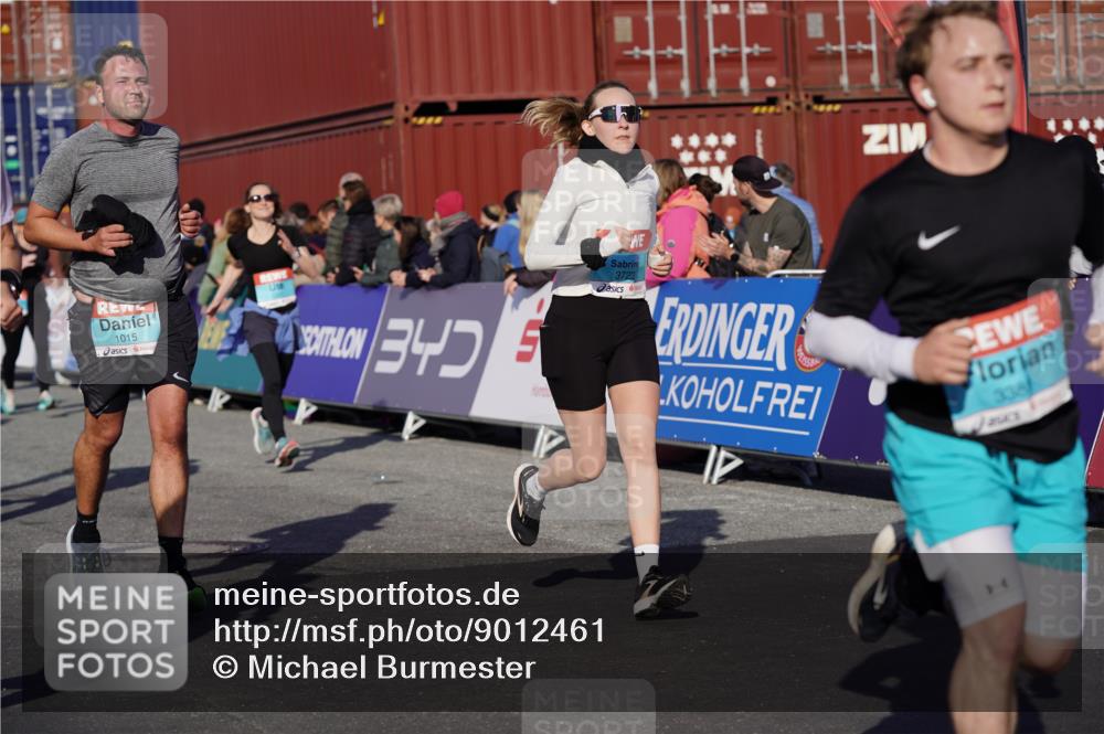 03.10.2025 - Köhlbrandbrückenlauf Michael Burmester http://msf.ph/oto/9012461 03.10.2025 10:12:55 Ziel 1015, 1327, 1331, 1469, 1470, 1521, 1603, 1632, 1685, 2006, 2686, 2799, 3075, 3157, 3166, 3381, 3395, 3549, 3550, 3615, 3648, 3680, 3723 meine-sportfotos.de