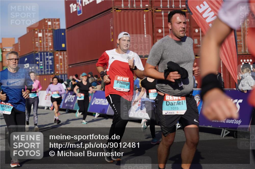03.10.2025 - Köhlbrandbrückenlauf Michael Burmester http://msf.ph/oto/9012481 03.10.2025 10:12:56 Ziel 1015, 1327, 1331, 1469, 1470, 1521, 1603, 1632, 1685, 2006, 2686, 2799, 3075, 3157, 3166, 3381, 3395, 3549, 3550, 3615, 3648, 3680, 3691, 3723 meine-sportfotos.de