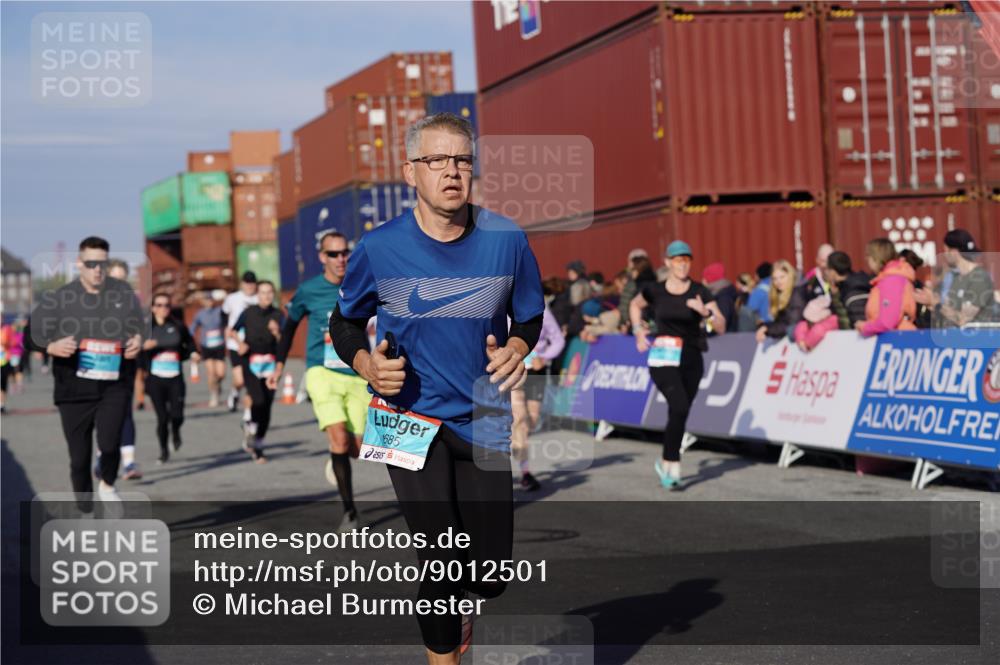 03.10.2025 - Köhlbrandbrückenlauf Michael Burmester http://msf.ph/oto/9012501 03.10.2025 10:12:57 Ziel 1015, 1327, 1331, 1469, 1470, 1521, 1603, 1632, 1685, 2006, 2686, 3075, 3157, 3166, 3381, 3395, 3549, 3550, 3615, 3648, 3680, 3691, 3723 meine-sportfotos.de